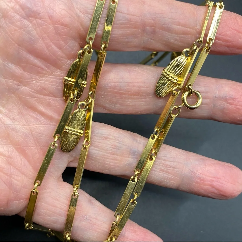 Vintage Retro Gold Tone Chain With Dangles 36
